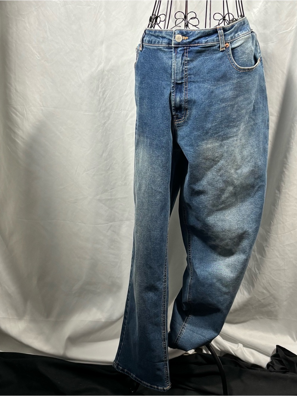 Frye Vintage-Inspired Wide Leg Jeans in Medium Blue Wash